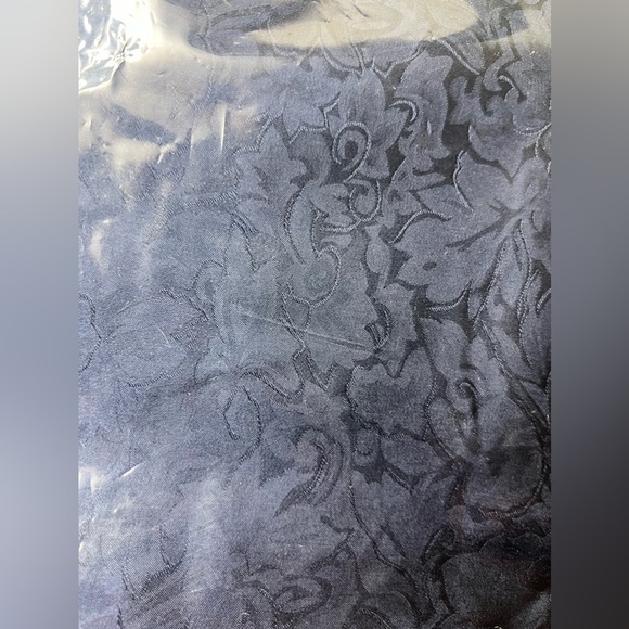 Wyoming Traders Jacquards Silk Scarf Regular 34.5 x 34.5 inches Navy New - Picture 5 of 5